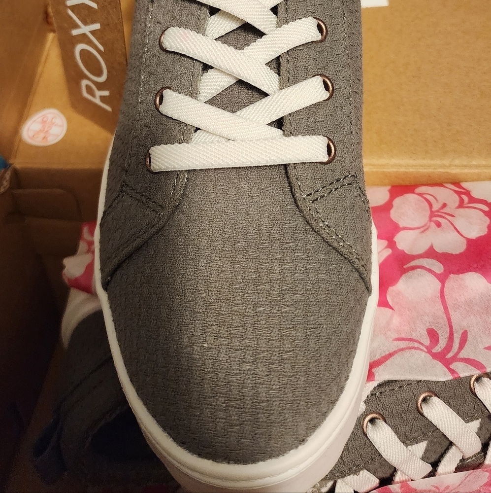 Roxy sneakers